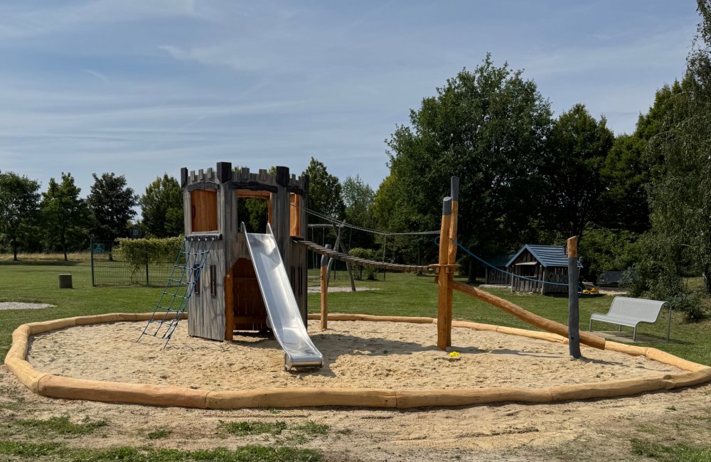 C-9 Spielturm Burg Katalog Homepage 1 .jpg