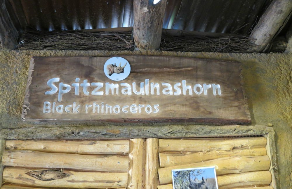 Wegweiser aus Holz mit Gravur, Zoo Leipzig