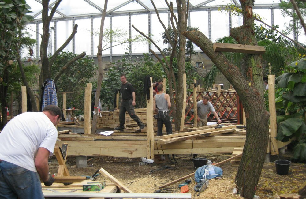 Bauphase des Holzstegs