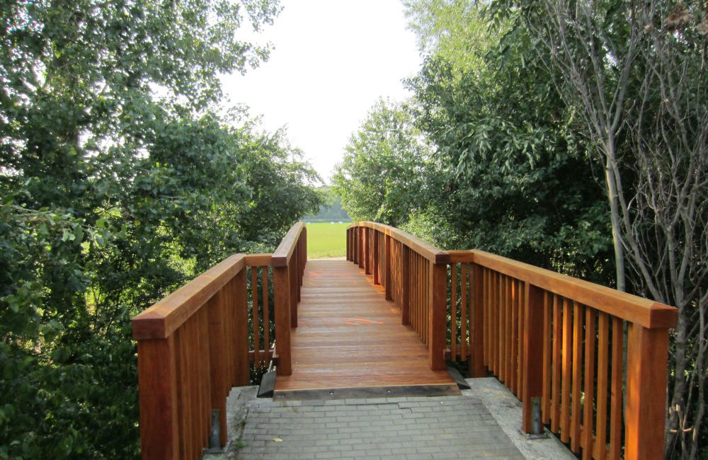 Holzbrücke aus Bilinga-Holz