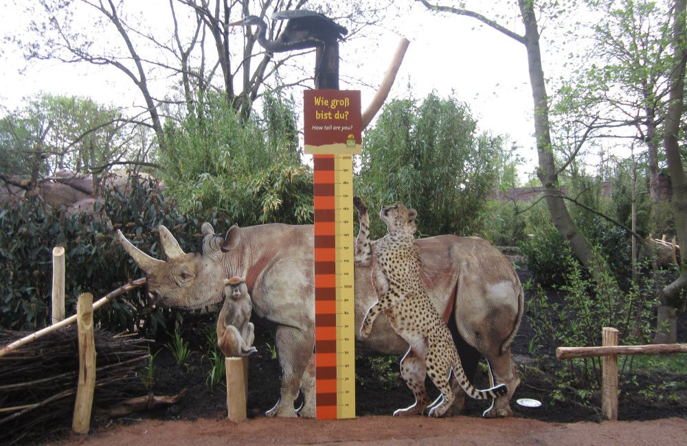 Lehrstation mit Info-Monitor bei den Amurleoparden, Zoo Leipzig