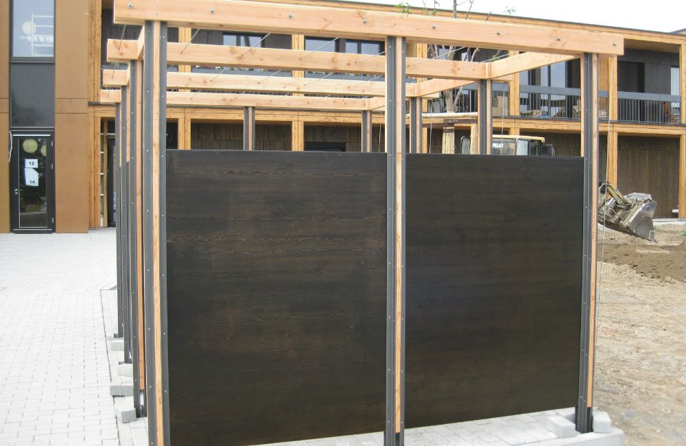 Holzeinhausung für Müllplatz aus Schichtplatten