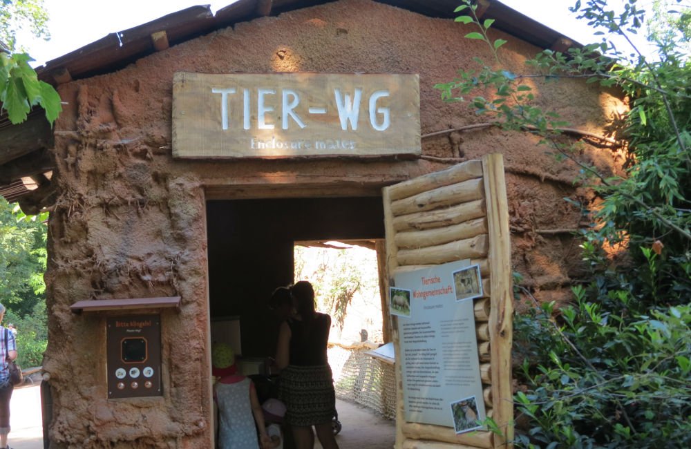 Wegweiser aus Holz mit Gravur, Zoo Leipzig