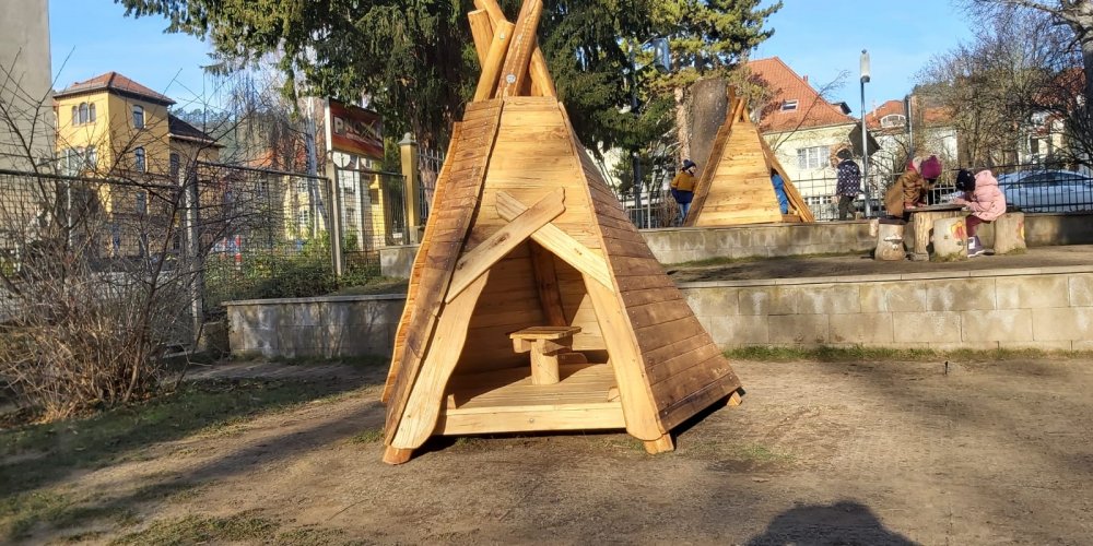 E-25 Spielhaus Tippi 4 .jpg