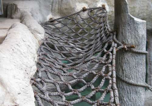 Netze und Seile für Tiergehege